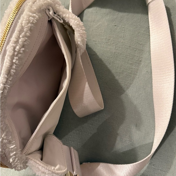 lululemon Cream Sherpa Belt Bag - Picture 4 of 4
